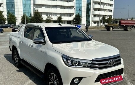 Toyota Hilux VIII, 2017 год, 3 700 000 рублей, 12 фотография