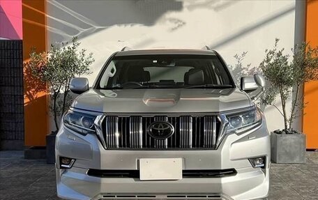 Toyota Land Cruiser Prado 150 рестайлинг 2, 2021 год, 3 260 000 рублей, 2 фотография