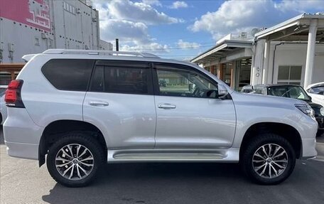 Toyota Land Cruiser Prado 150 рестайлинг 2, 2021 год, 3 260 000 рублей, 4 фотография