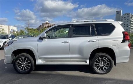 Toyota Land Cruiser Prado 150 рестайлинг 2, 2021 год, 3 260 000 рублей, 8 фотография