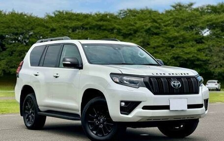 Toyota Land Cruiser Prado 150 рестайлинг 2, 2021 год, 3 340 000 рублей, 2 фотография