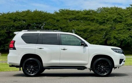 Toyota Land Cruiser Prado 150 рестайлинг 2, 2021 год, 3 340 000 рублей, 6 фотография