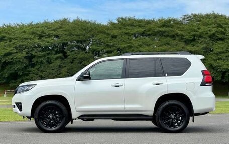 Toyota Land Cruiser Prado 150 рестайлинг 2, 2021 год, 3 340 000 рублей, 7 фотография