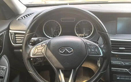 Infiniti QX30, 2016 год, 2 660 000 рублей, 10 фотография