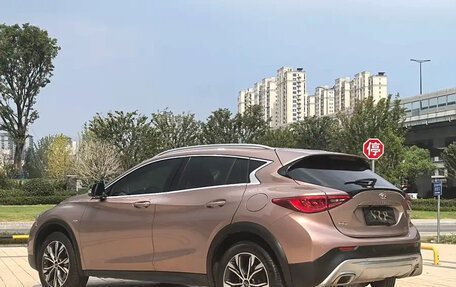 Infiniti QX30, 2016 год, 2 660 000 рублей, 16 фотография