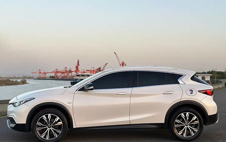 Infiniti QX30, 2017 год, 2 450 000 рублей, 2 фотография