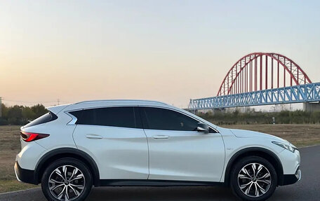 Infiniti QX30, 2017 год, 2 450 000 рублей, 13 фотография