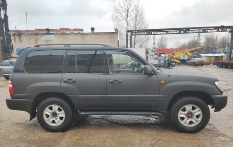 Toyota Land Cruiser 100 рестайлинг 2, 2005 год, 2 700 000 рублей, 21 фотография