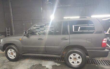 Toyota Land Cruiser 100 рестайлинг 2, 2005 год, 2 700 000 рублей, 20 фотография