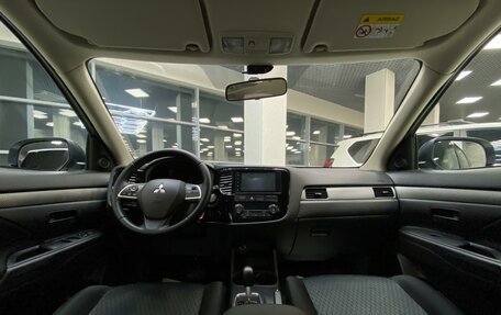 Mitsubishi Outlander III рестайлинг 3, 2014 год, 1 799 999 рублей, 26 фотография