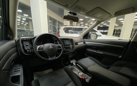 Mitsubishi Outlander III рестайлинг 3, 2014 год, 1 799 999 рублей, 31 фотография