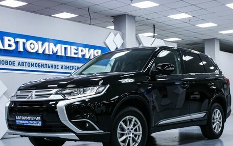 Mitsubishi Outlander III рестайлинг 3, 2015 год, 1 998 000 рублей, 2 фотография