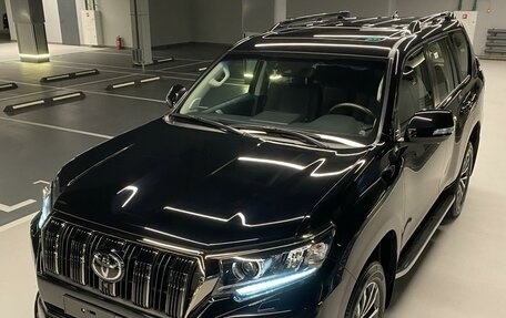 Toyota Land Cruiser Prado 150 рестайлинг 2, 2022 год, 10 490 000 рублей, 1 фотография