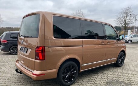 Volkswagen Multivan T6 рестайлинг, 2022 год, 9 300 000 рублей, 3 фотография