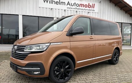 Volkswagen Multivan T6 рестайлинг, 2022 год, 9 300 000 рублей, 2 фотография