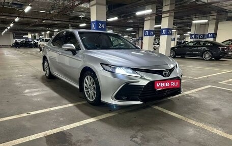 Toyota Camry, 2021 год, 2 115 000 рублей, 2 фотография