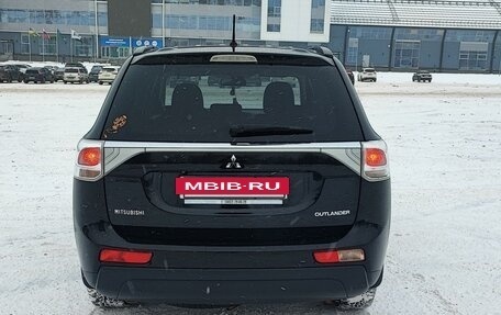 Mitsubishi Outlander III рестайлинг 3, 2014 год, 1 700 000 рублей, 2 фотография