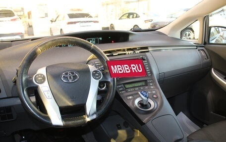 Toyota Prius, 2010 год, 995 000 рублей, 9 фотография