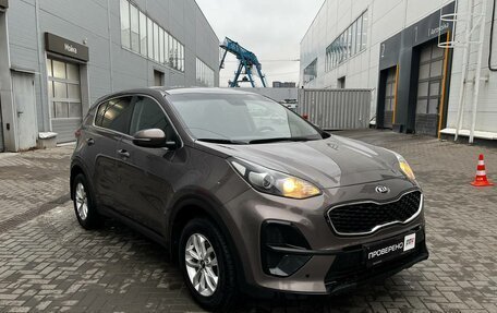 KIA Sportage IV рестайлинг, 2020 год, 2 400 000 рублей, 3 фотография