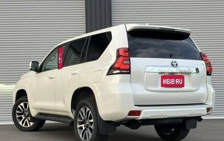 Toyota Land Cruiser Prado 150 рестайлинг 2, 2021 год, 5 050 000 рублей, 8 фотография