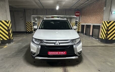 Mitsubishi Outlander III рестайлинг 3, 2018 год, 1 700 000 рублей, 1 фотография