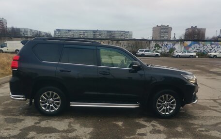 Toyota Land Cruiser Prado 150 рестайлинг 2, 2017 год, 5 200 000 рублей, 11 фотография