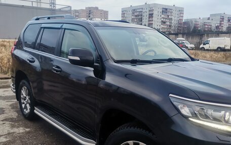 Toyota Land Cruiser Prado 150 рестайлинг 2, 2017 год, 5 200 000 рублей, 9 фотография