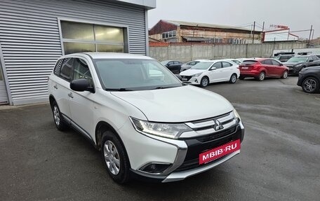 Mitsubishi Outlander III рестайлинг 3, 2017 год, 1 989 775 рублей, 3 фотография