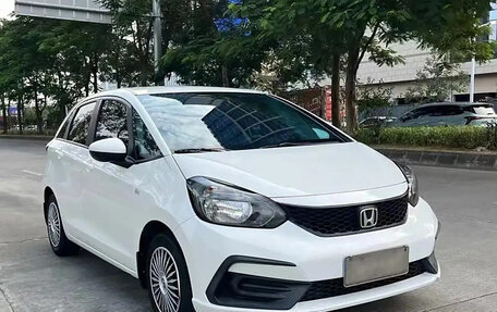 Honda Fit, 2021 год, 1 350 000 рублей, 2 фотография