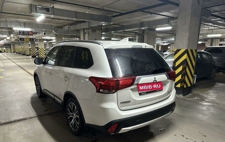 Mitsubishi Outlander III рестайлинг 3, 2018 год, 1 700 000 рублей, 3 фотография