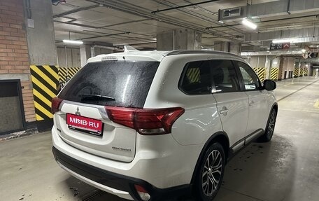 Mitsubishi Outlander III рестайлинг 3, 2018 год, 1 700 000 рублей, 4 фотография