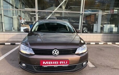 Volkswagen Jetta VI, 2011 год, 975 000 рублей, 2 фотография