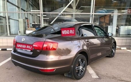 Volkswagen Jetta VI, 2011 год, 975 000 рублей, 5 фотография