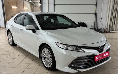 Toyota Camry, 2018 год, 3 099 000 рублей, 2 фотография