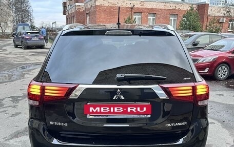 Mitsubishi Outlander III рестайлинг 3, 2015 год, 1 850 000 рублей, 7 фотография