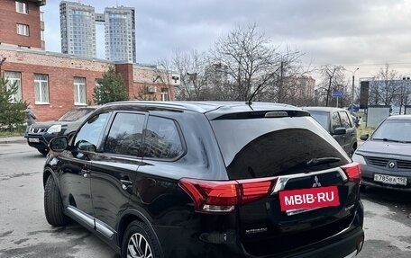 Mitsubishi Outlander III рестайлинг 3, 2015 год, 1 850 000 рублей, 6 фотография