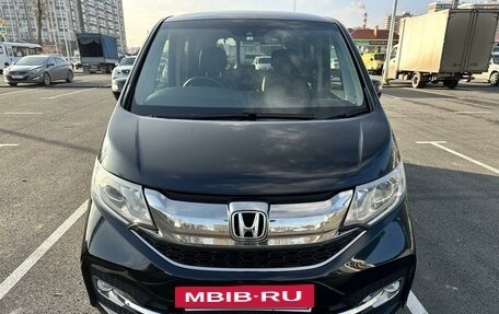 Honda Stepwgn IV, 2015 год, 2 200 000 рублей, 13 фотография