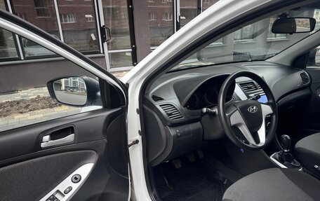 Hyundai Solaris II рестайлинг, 2012 год, 945 000 рублей, 12 фотография