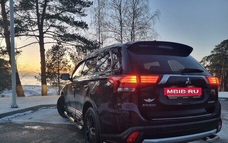 Mitsubishi Outlander III рестайлинг 3, 2017 год, 2 350 000 рублей, 5 фотография