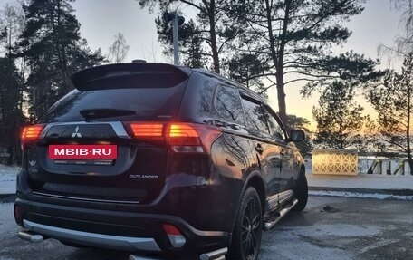 Mitsubishi Outlander III рестайлинг 3, 2017 год, 2 350 000 рублей, 4 фотография