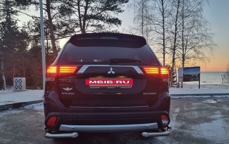 Mitsubishi Outlander III рестайлинг 3, 2017 год, 2 350 000 рублей, 6 фотография