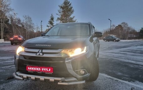 Mitsubishi Outlander III рестайлинг 3, 2017 год, 2 350 000 рублей, 13 фотография