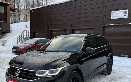 Volkswagen Tiguan II, 2021 год, 3 850 000 рублей, 1 фотография