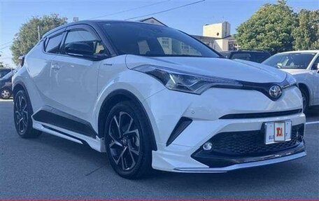 Toyota C-HR I рестайлинг, 2017 год, 1 425 000 рублей, 3 фотография