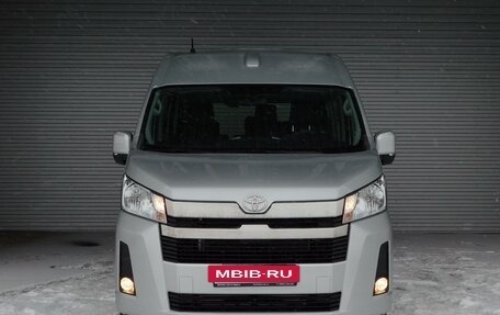 Toyota HiAce H300, 2023 год, 9 850 000 рублей, 2 фотография