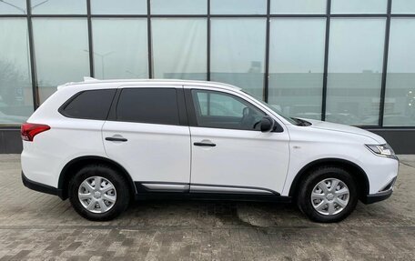 Mitsubishi Outlander III рестайлинг 3, 2017 год, 2 099 000 рублей, 6 фотография