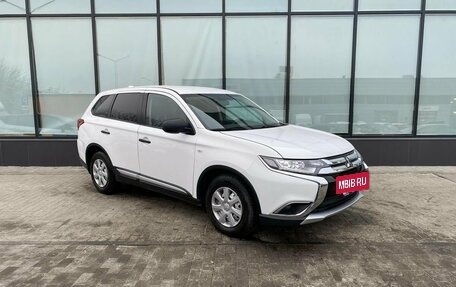 Mitsubishi Outlander III рестайлинг 3, 2017 год, 2 099 000 рублей, 7 фотография