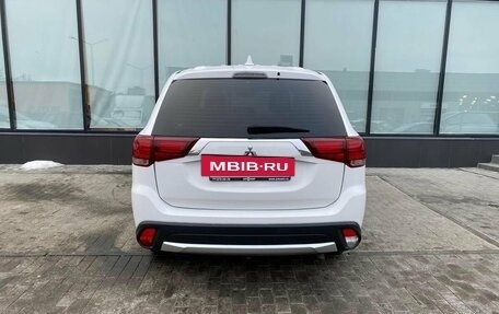 Mitsubishi Outlander III рестайлинг 3, 2017 год, 2 099 000 рублей, 4 фотография