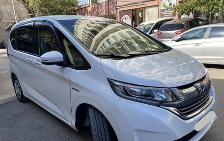 Honda Freed II, 2017 год, 1 450 000 рублей, 2 фотография