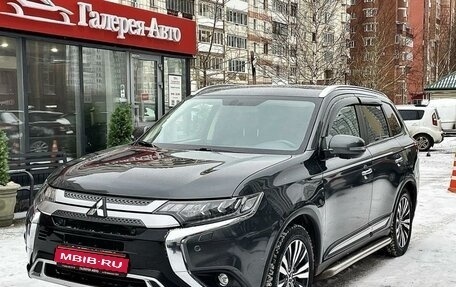 Mitsubishi Outlander III рестайлинг 3, 2021 год, 2 795 000 рублей, 1 фотография